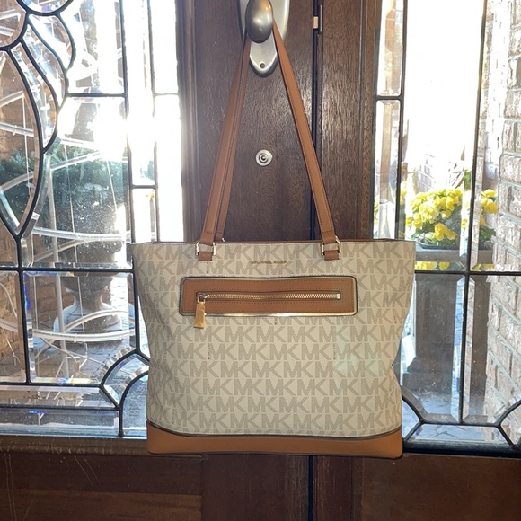 Michael Kors Frame out Item Leather Trim Vanilla NS Handbag - Picture 4 of 17